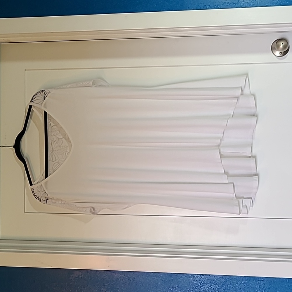 White HiLo tee